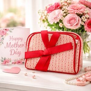 EMMA FOX 2-Piece Cosmetic & Toiletry Bag Set Cherry Red & Cream NWOT Bow-and-Go